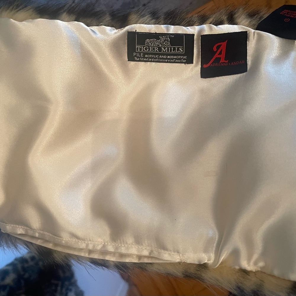 Adrienne Landau Faux Fur NWOT Brown Scarf. One Size. - Picture 2 of 5